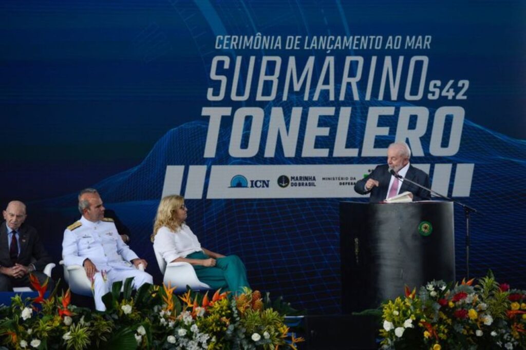 Lula e Macron lançam 3º submarino de parceria entre Brasil e França 3 Lula e Macron lançam 3º submarino de parceria entre Brasil e França