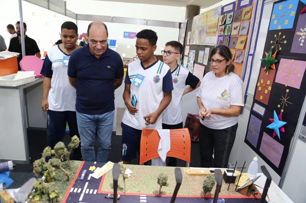 Auricchio abre I Expo Ciência da Rede Municipal de Educação de São Caetano do Sul