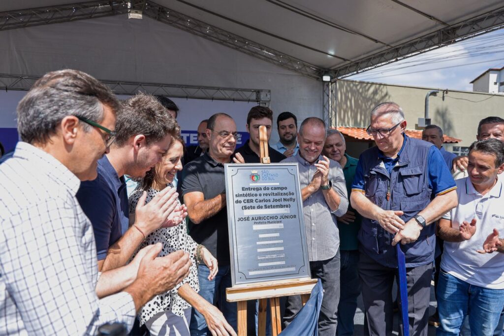 Auricchio entrega revitalização do Sete de Setembro e mais um campo de futebol para São Caetano