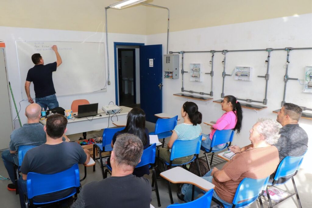 Fundo Social de Ribeirão Pires inicia nova turma de Eletricista Residencial
