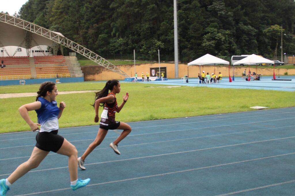Novos recordes, pódios e muito talento: Pérola da Serra se destaca em competições de atletismo
