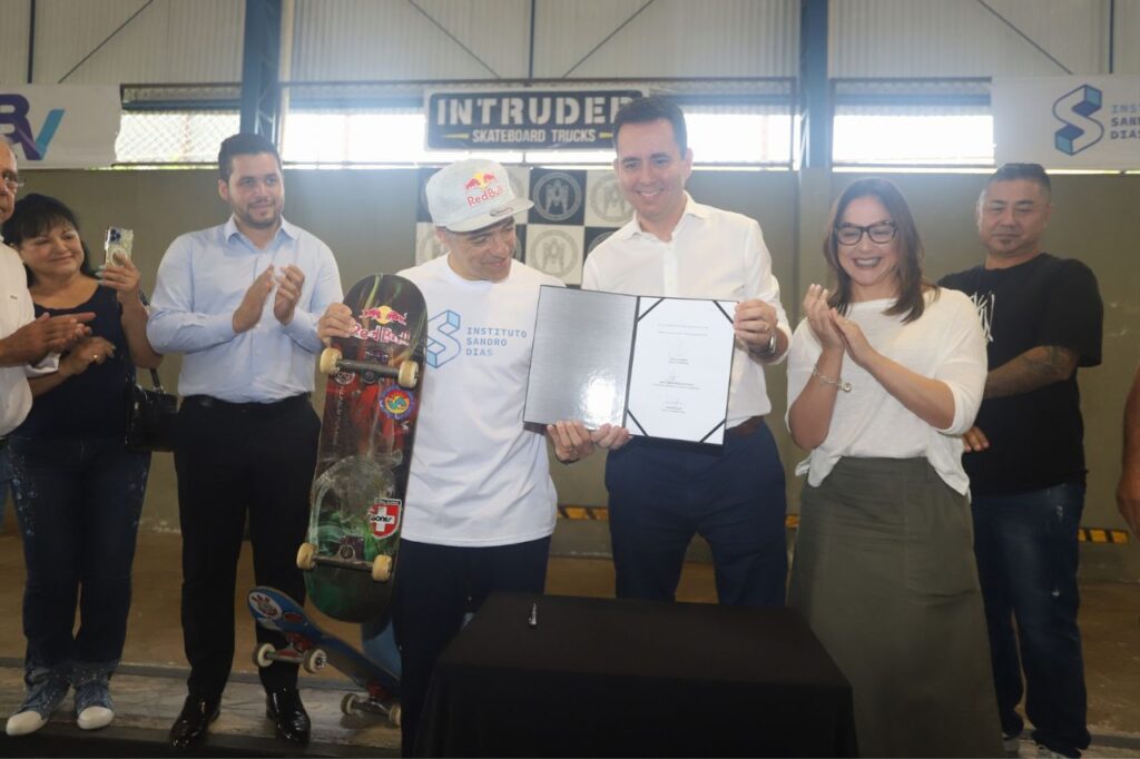 Santo André fecha parceria com Sandro Dias para aulas de skate no Jardim Ana Maria 1 Santo André fecha parceria com Sandro Dias para aulas de skate no Jardim Ana Maria