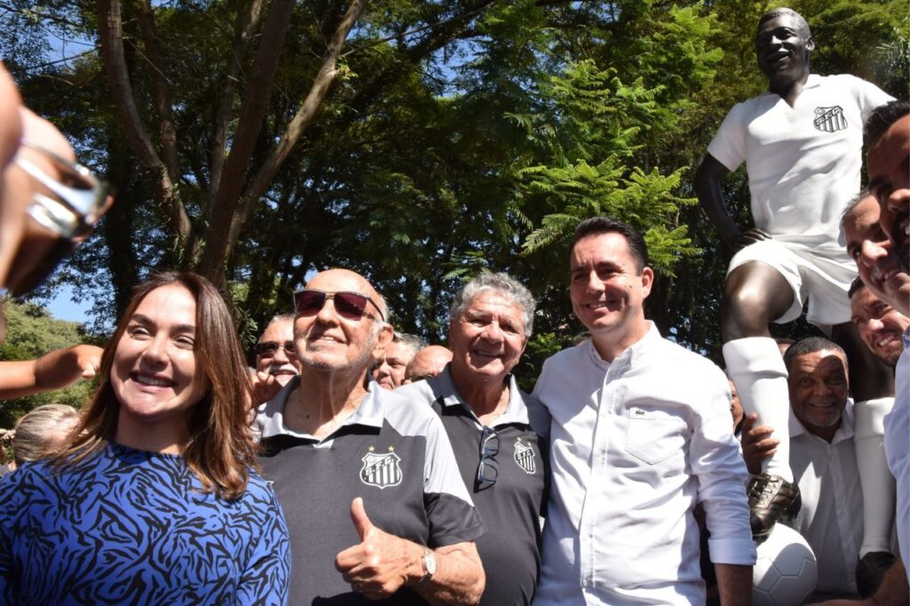 Santo André homenageia Pelé com monumento no Parque Ipiranguinha
