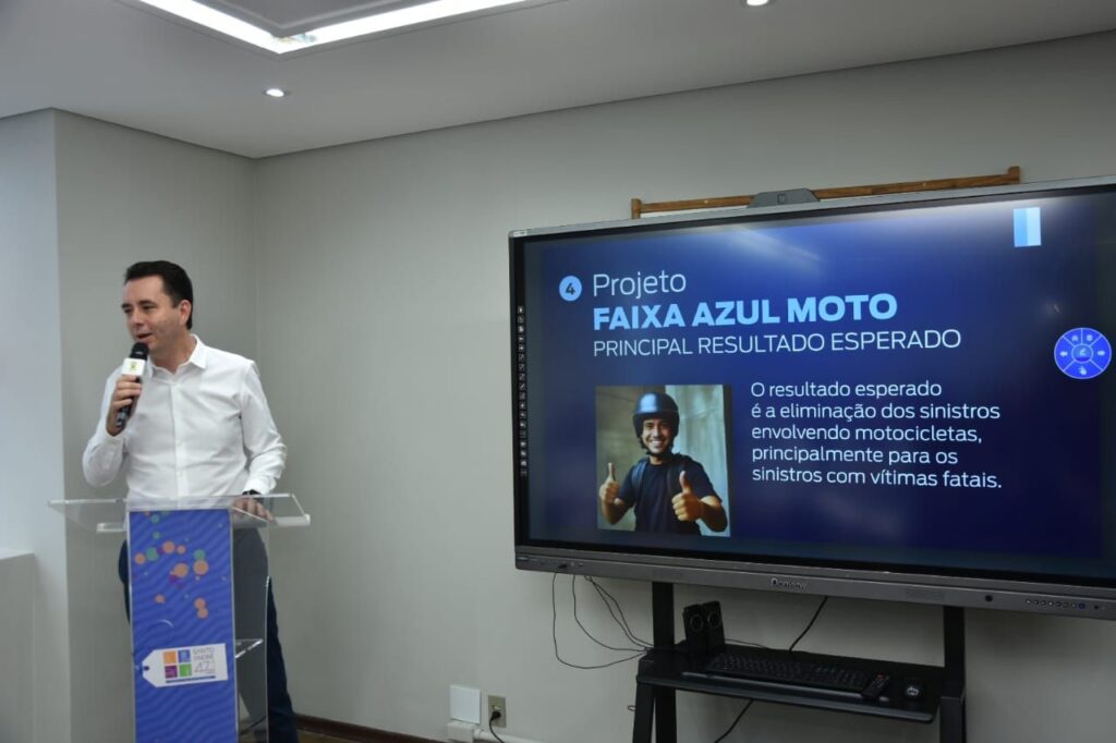 Santo André terá faixa azul para motos na Avenida Prestes Maia