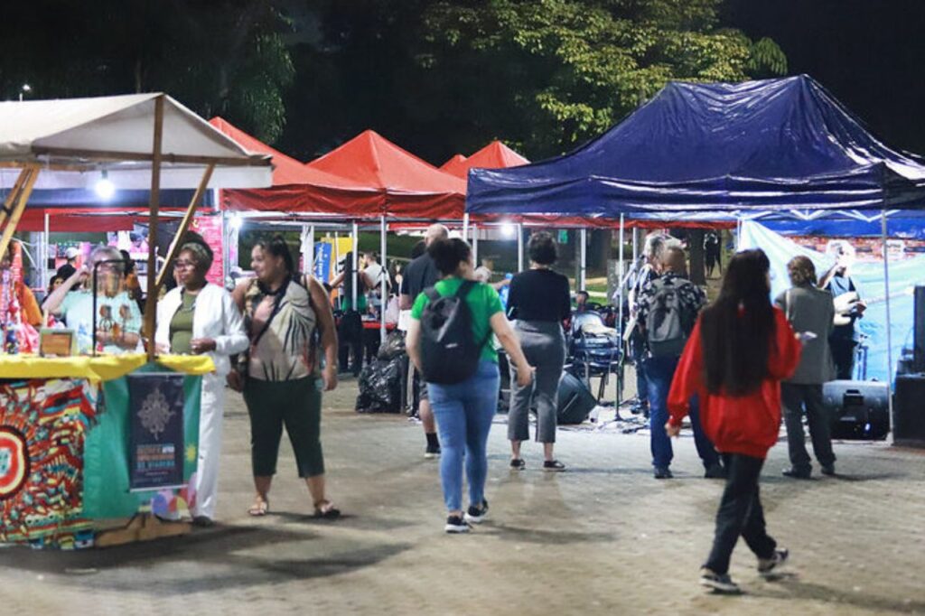 Super Feira movimenta a Praça da Moça, em Diadema