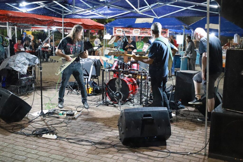 Super Feira movimenta a Praça da Moça, em Diadema