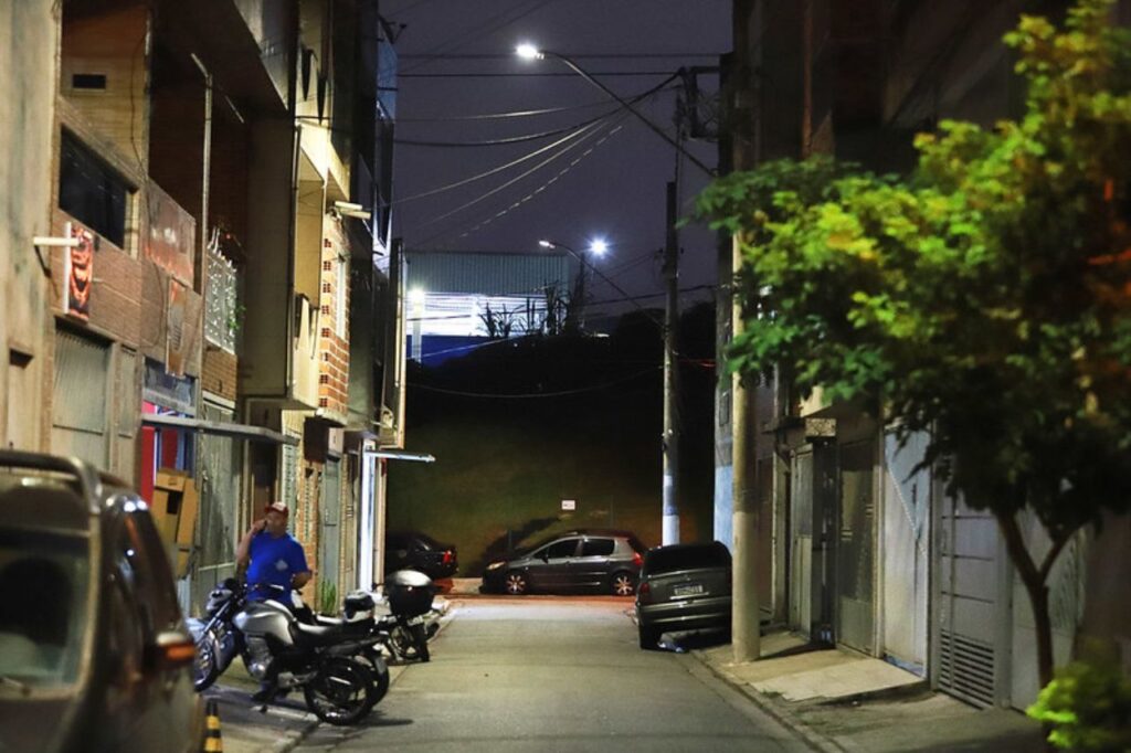 Núcleos habitacionais de Diadema também serão contemplados com luzes de LED 1 Núcleos habitacionais de Diadema também serão contemplados com luzes de LED