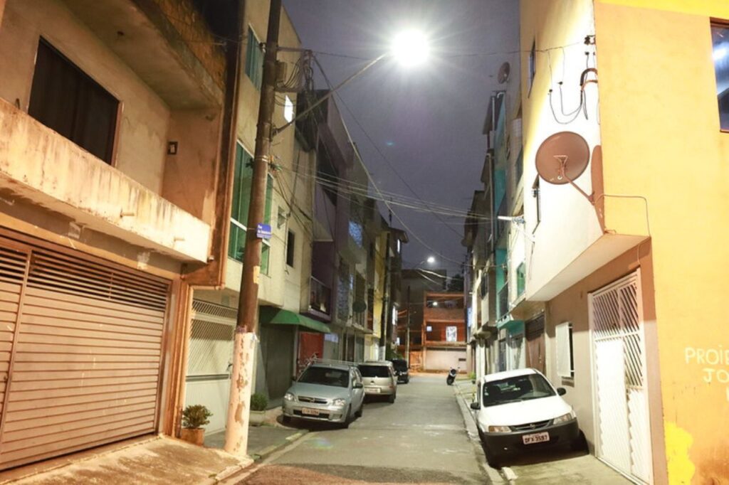 Núcleos habitacionais de Diadema também serão contemplados com luzes de LED 2 Núcleos habitacionais de Diadema também serão contemplados com luzes de LED