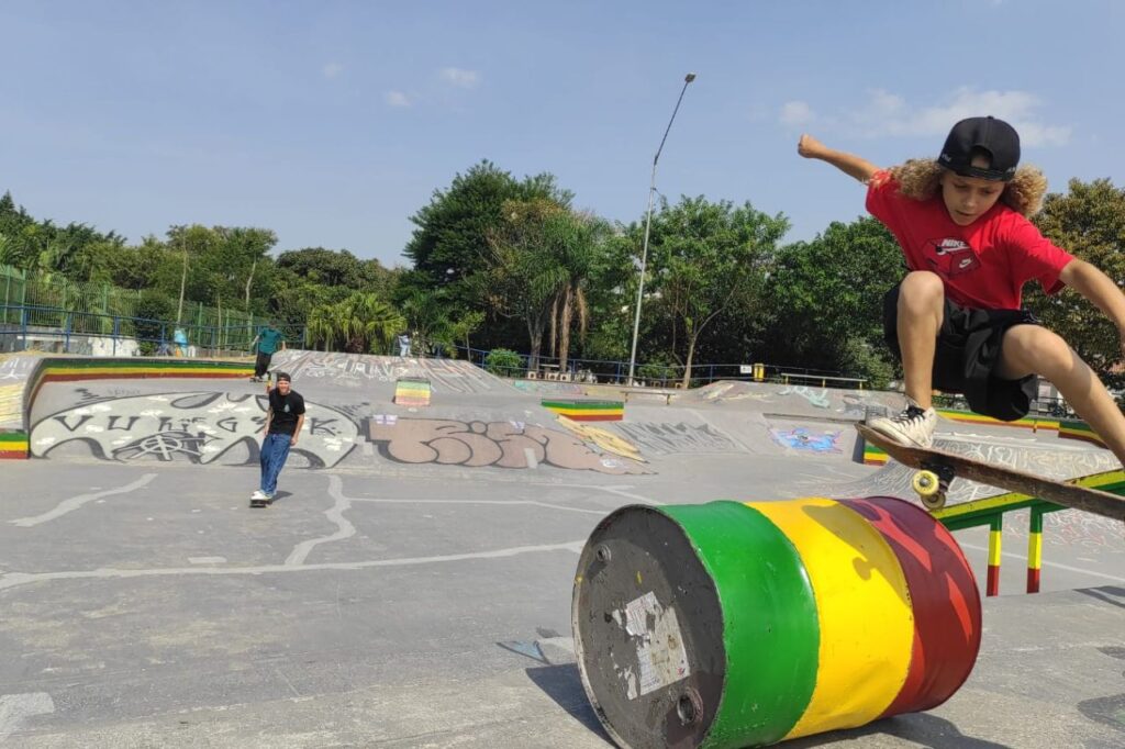 Pista de skate do Parque Ana Brandão recebe novos obstáculos