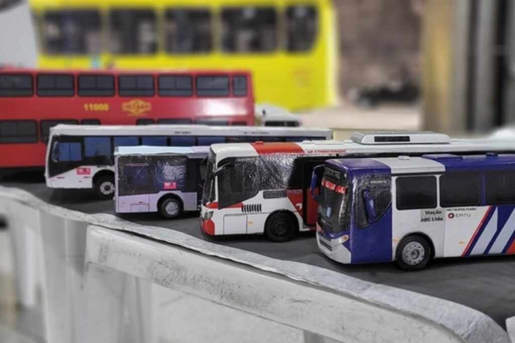 Terminal São Bernardo da EMTU recebe exposição de miniaturas de ônibus 1 Terminal São Bernardo da EMTU recebe exposição de miniaturas de ônibus