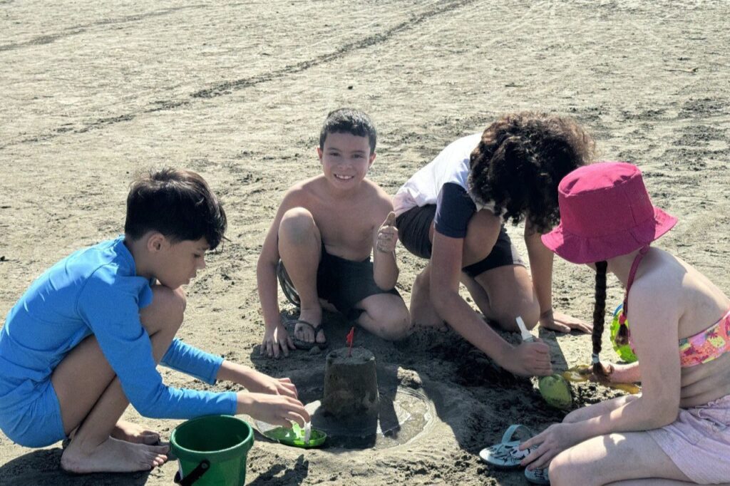 Estudantes de Diadema vivem dia de diversão na praia 1 Estudantes de Diadema vivem dia de diversão na praia