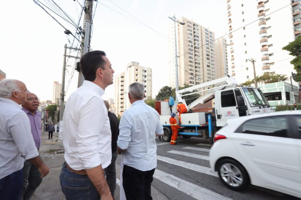 Banho de Luz avança pela Avenida Antônio Cardoso e Rua Oratório, em Santo André 1 Banho de Luz avança pela Avenida Antônio Cardoso e Rua Oratório, em Santo André